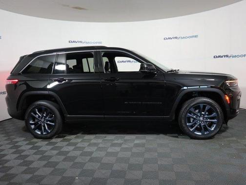 Diamond Black 2026 Jeep Grand Cherokee 85TH ANNIVERSARY EDITION