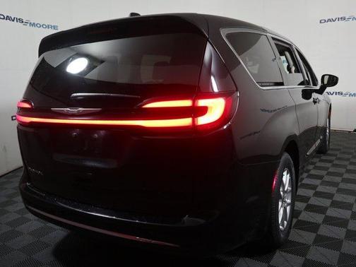 2024 Chrysler Pacifica Touring-L