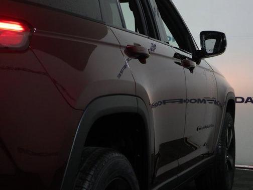 Velvet Red Pearlcoat 2026 Jeep Grand Cherokee Limited