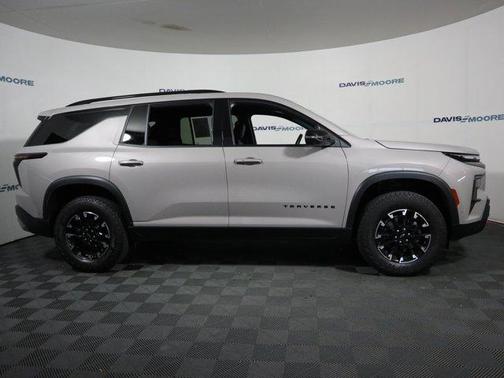 Sandstone Gray 2026 Chevrolet Traverse Z71