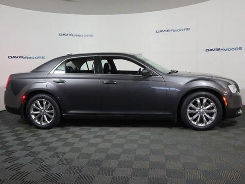 2017 Chrysler 300 Limited
