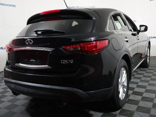 2017 INFINITI QX70 Base