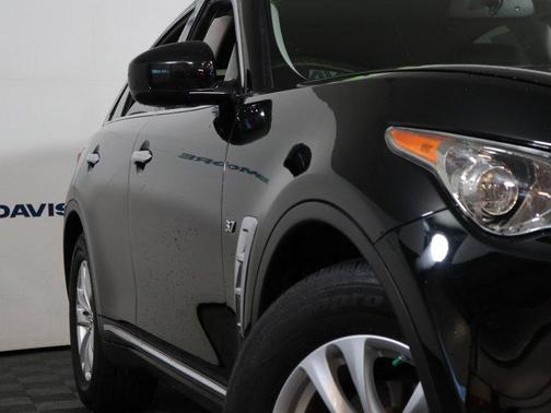 2017 INFINITI QX70 Base