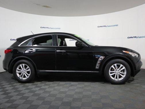 2017 INFINITI QX70 Base