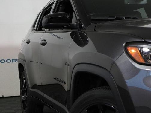 Granite Crystal Clearcoat Metallic 2022 Jeep Compass Altitude