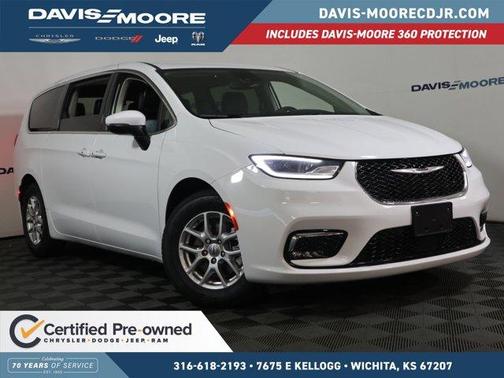 Bright White Clearcoat 2023 Chrysler Pacifica Touring-L