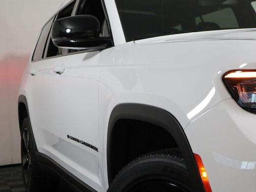 Bright White Clearcoat 2023 Jeep Grand Cherokee L Laredo