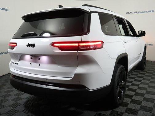 Bright White Clearcoat 2023 Jeep Grand Cherokee L Laredo