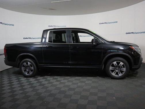 Crystal Black Pearl 2017 Honda Ridgeline RTL-T