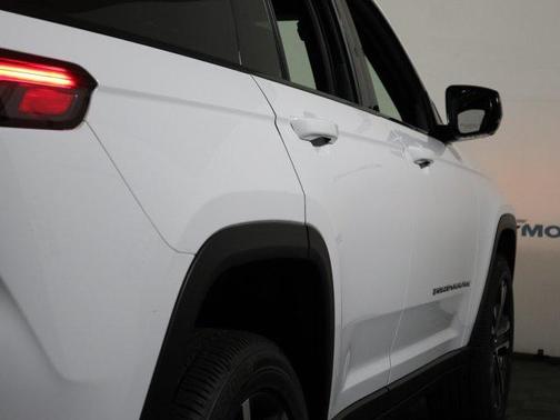 Bright White Clearcoat 2027 Jeep Grand Cherokee Limited