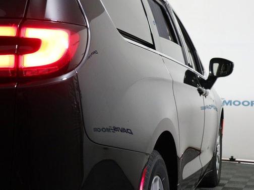 2022 Chrysler Pacifica Touring-L