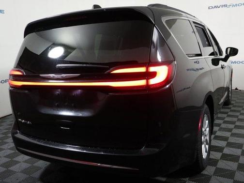 2022 Chrysler Pacifica Touring-L