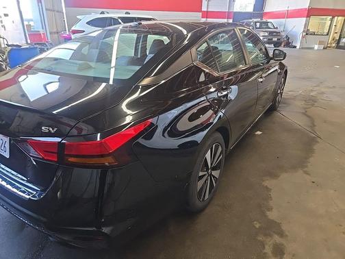 Super Black 2021 Nissan Altima 2.5 SV