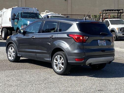 Magnetic 2019 Ford Escape SE