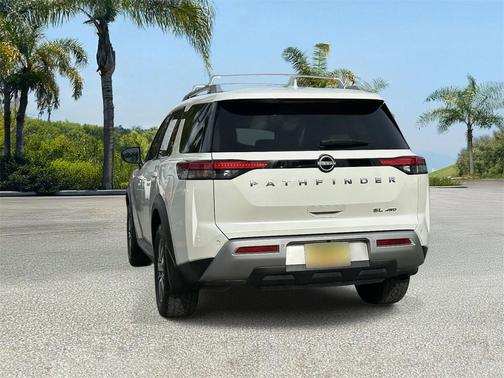 2023 Nissan Pathfinder SL 4WD