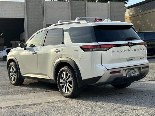2023 Nissan Pathfinder SL 4WD
