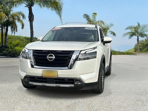 2023 Nissan Pathfinder SL 4WD