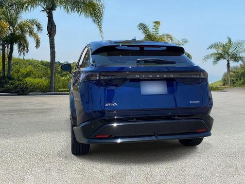 Deep Ocean Blue Pearl/Black Diamond Pearl 2023 Nissan ARIYA ENGAGE