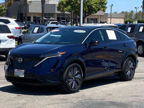 Deep Ocean Blue Pearl/Black Diamond Pearl 2023 Nissan ARIYA ENGAGE