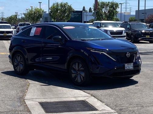 Deep Ocean Blue Pearl/Black Diamond Pearl 2023 Nissan ARIYA ENGAGE