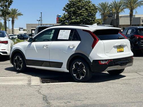 Snow White Pearl 2023 Kia Niro EV Wave