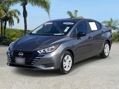 Gun Metallic 2025 Nissan Versa 1.6 S