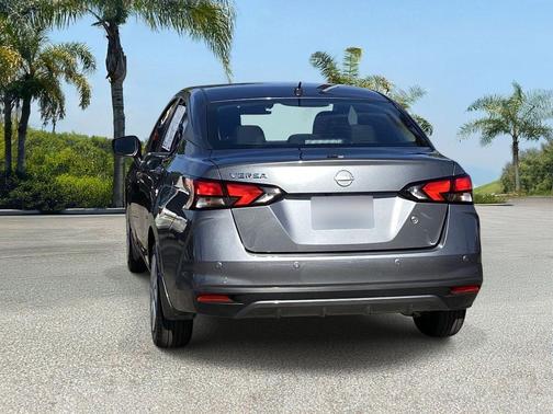 Gun Metallic 2025 Nissan Versa 1.6 S