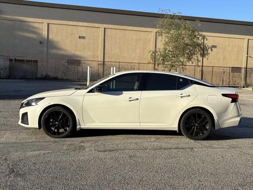 2023 Nissan Altima SR FWD