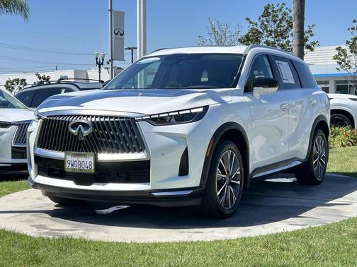 Radiant White 2026 INFINITI QX60 LUXE FWD