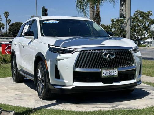 Radiant White 2026 INFINITI QX60 LUXE FWD