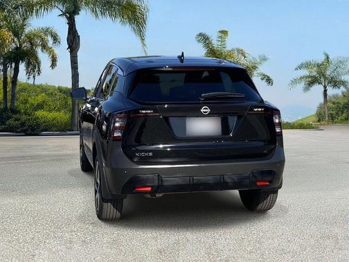 Super Black 2025 Nissan Kicks SV