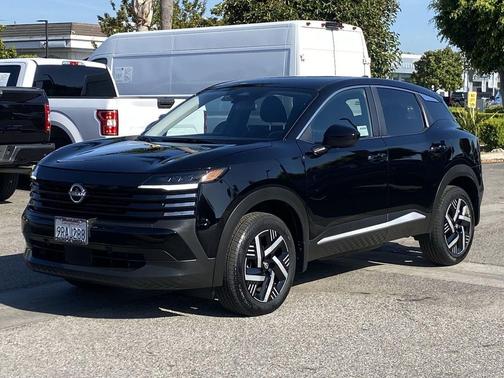 Super Black 2025 Nissan Kicks SV