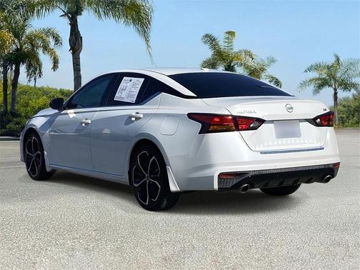2023 Nissan Altima SR FWD