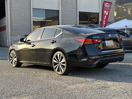 2021 Nissan Altima SR FWD