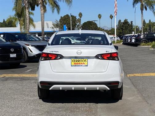 2024 Nissan Versa 1.6 SV