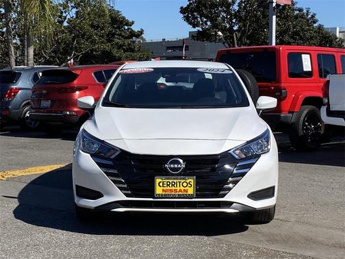 2024 Nissan Versa 1.6 SV