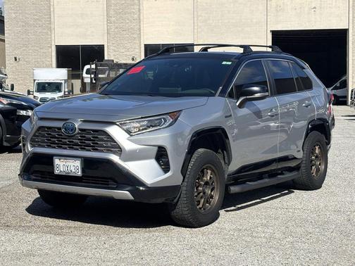 Silver Sky Metallic w/Black Roof 2019 Toyota RAV4 Hybrid SE