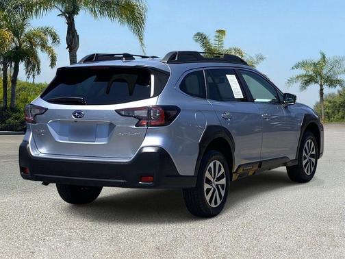 Ice Silver Metallic 2023 Subaru Outback Premium