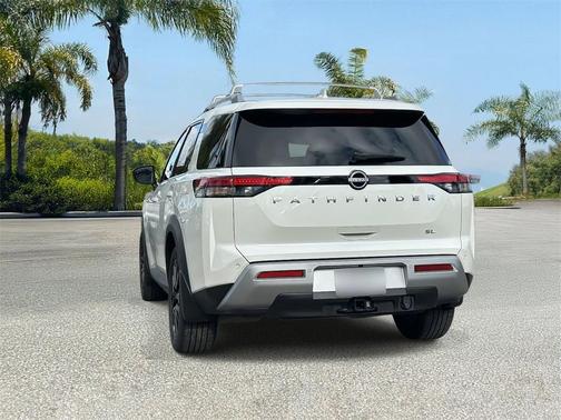 2023 Nissan Pathfinder SL FWD