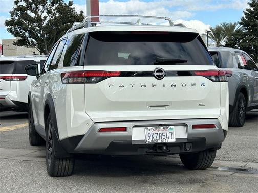2023 Nissan Pathfinder SL FWD