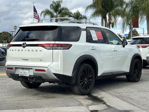 2023 Nissan Pathfinder SL FWD