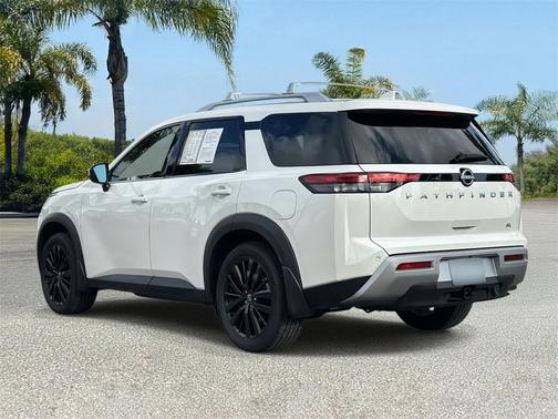 2023 Nissan Pathfinder SL FWD