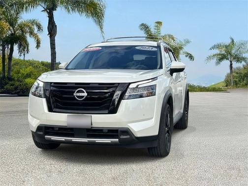 2023 Nissan Pathfinder SL FWD
