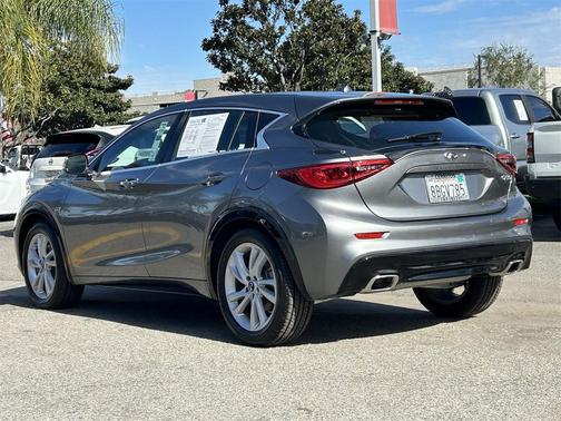 2018 INFINITI QX30 LUXE