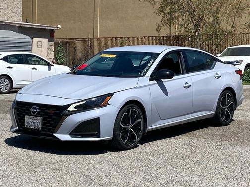 Pearl 2023 Nissan Altima 2.5 SR
