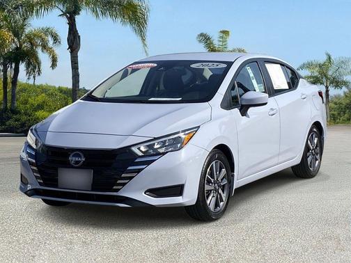 Gray Sky Pearl 2025 Nissan Versa 1.6 SV