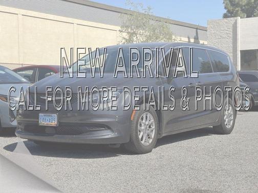 2023 Chrysler Voyager LX