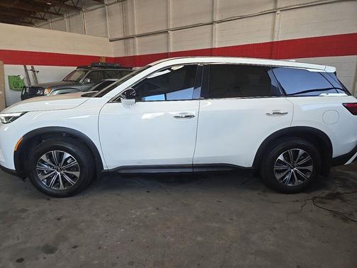 Glacier White 2025 INFINITI QX60 Pure