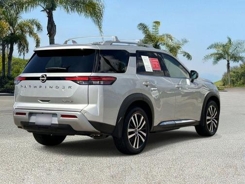 Brilliant Silver Metallic 2023 Nissan Pathfinder Platinum FWD