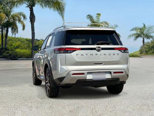 Brilliant Silver Metallic 2023 Nissan Pathfinder Platinum FWD